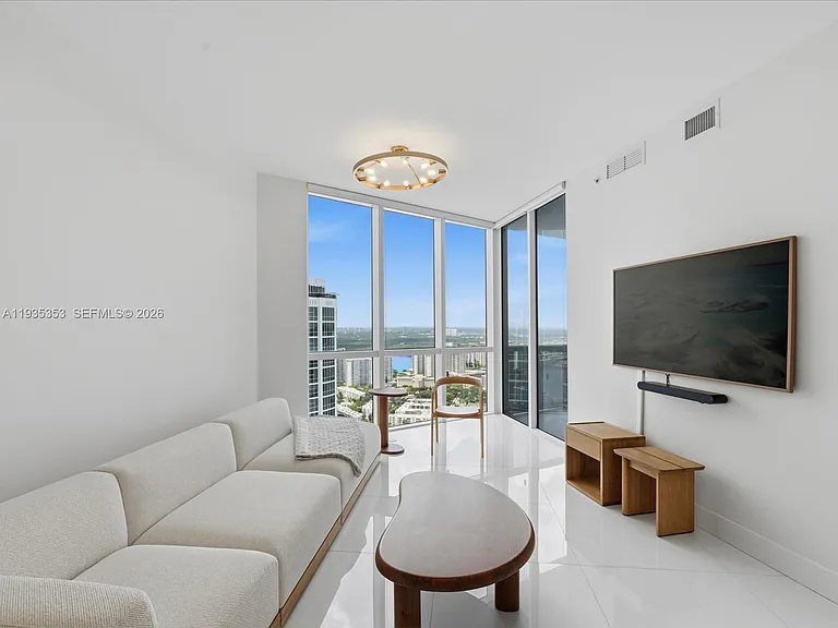 18201 Collins Ave #5508 — Photo 10