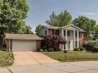 561 Stoddards Mill Dr, Ballwin, MO