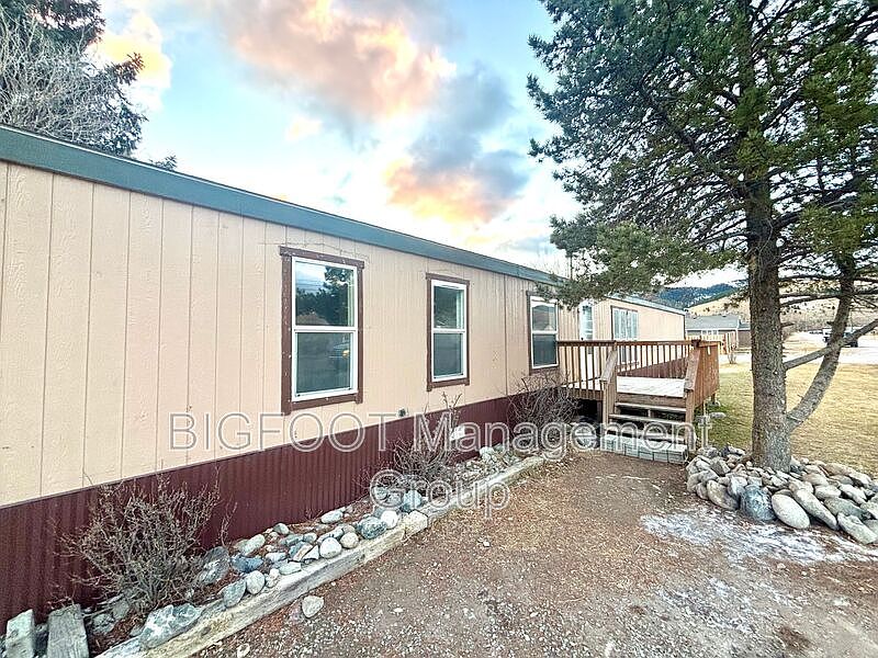 2nd image of 1403 Spring St Trailer 1