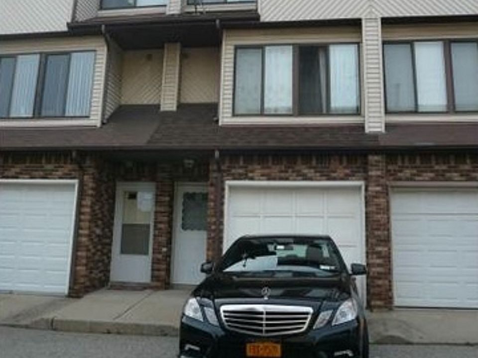 1st image of 12 Lyndale Ln ##1