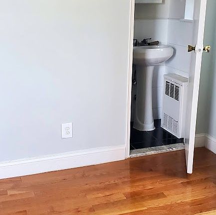 4th image of 1666 Bell Blvd #6