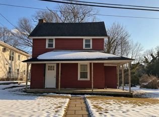 12 Canyon St, Huntington, NY 11743