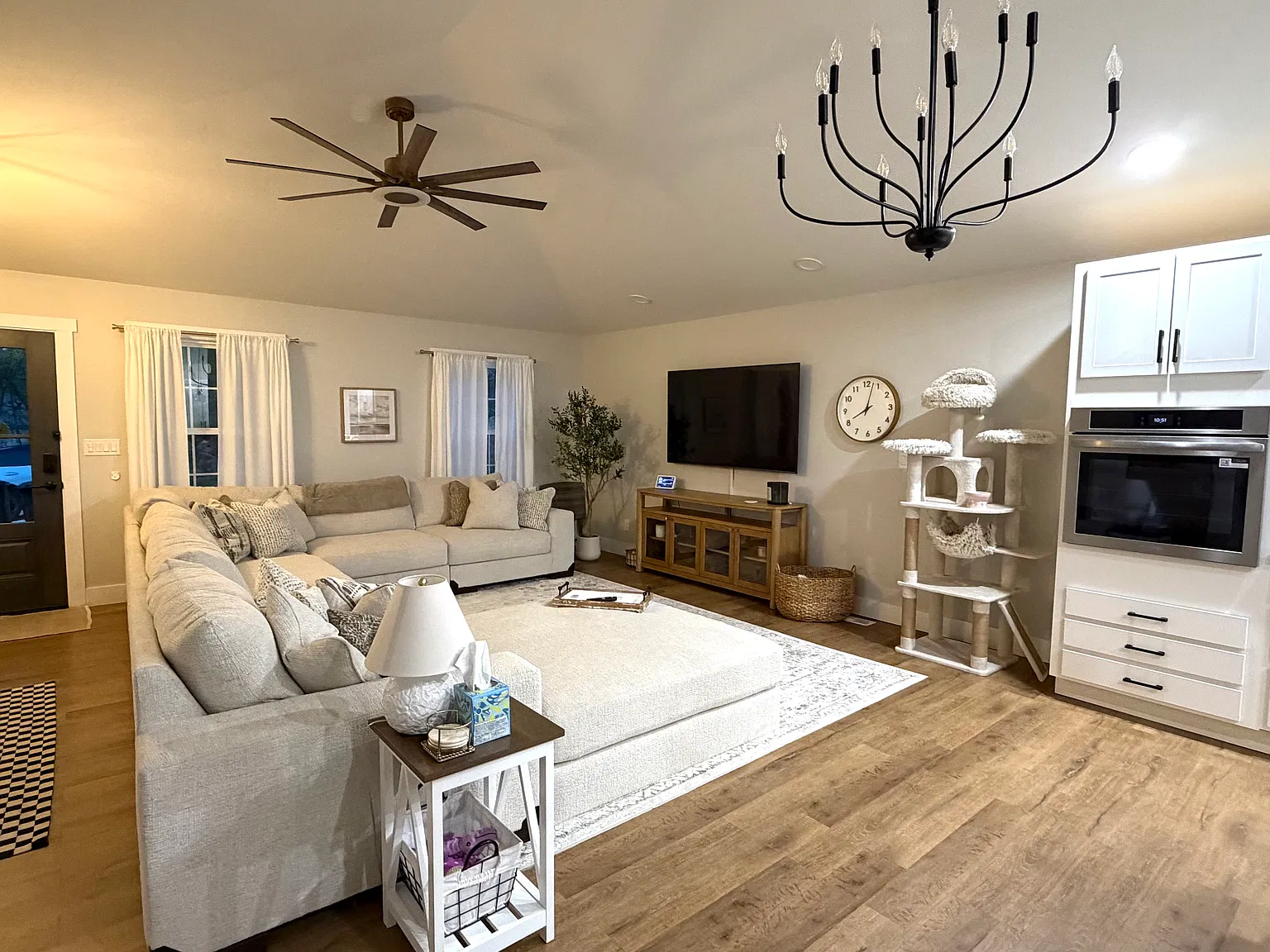 3 bed, 2068 sqft, $2,200 — Photo 2