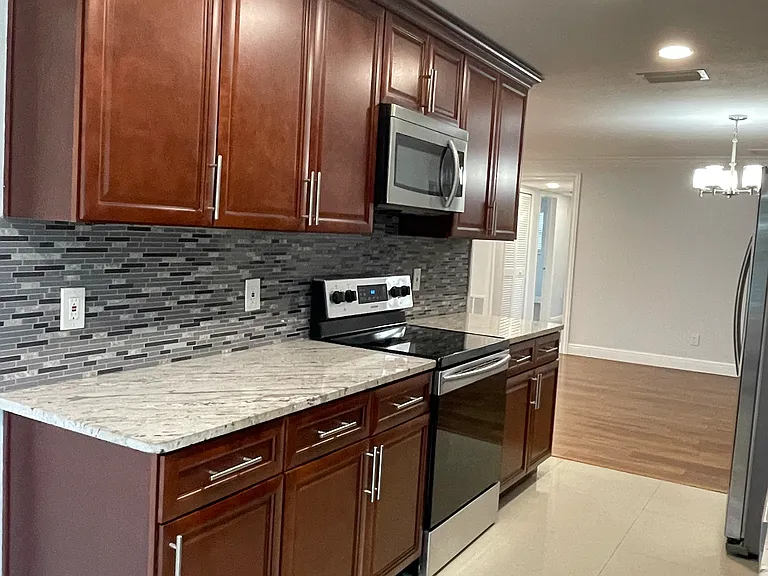 1395 Ambassador Dr — Photo 11