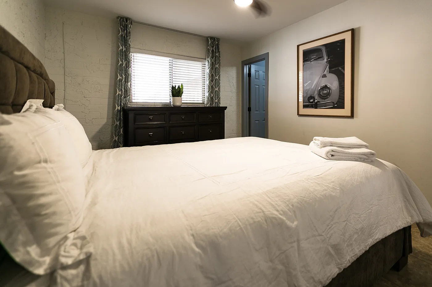 2 bed, 1000 sqft, $2,200 — Photo 2