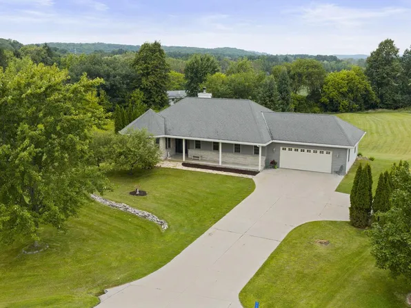 7195 Susan DRIVE, West Bend, WI 53090