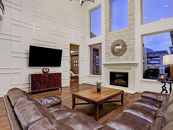 5th image of 2111 Manor Creek Ln