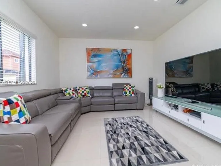 16588 SW 44th St — Photo 10