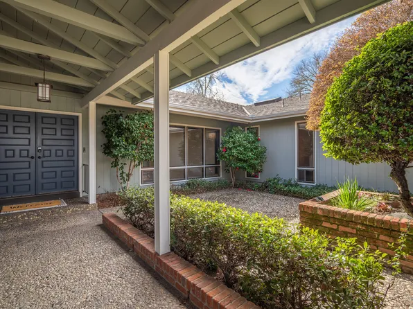 711 NW Amelia Dr, Grants Pass, OR 97526