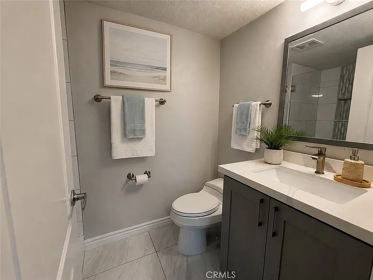 600 Wakefield Ct #102 — Photo 17