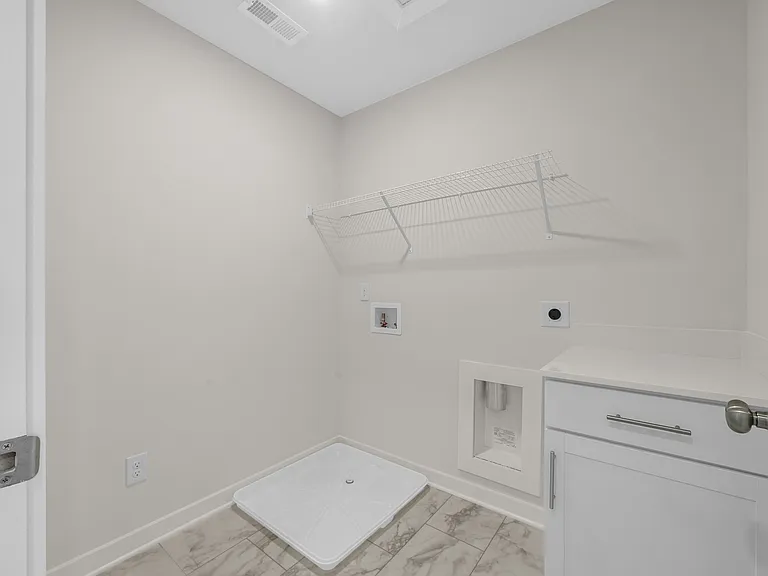 887 Bur Oak Ct — Photo 2