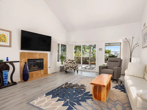 4950 Galicia Way, Oceanside, CA 92056