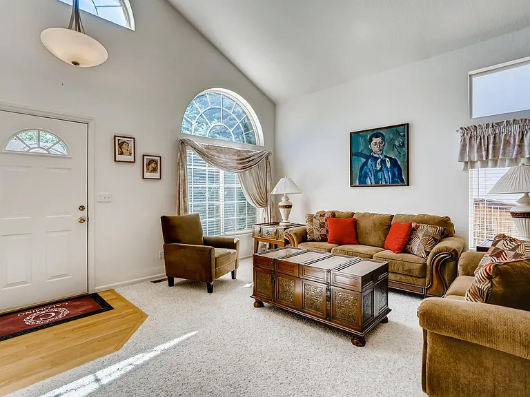 10266 Jill Ave — Photo 3