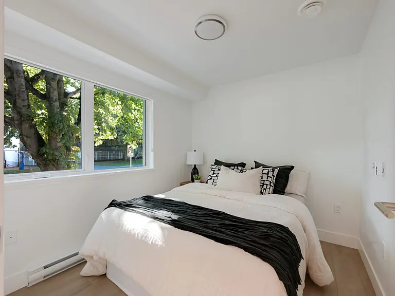 1124 Vancouver St — Photo 36