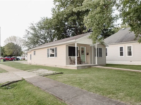 256 W Madison St, Moweaqua, IL 62550
