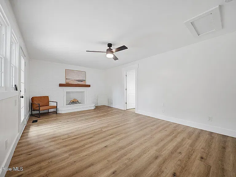 3 bed, 1400 sqft, $2,500 — Photo 4