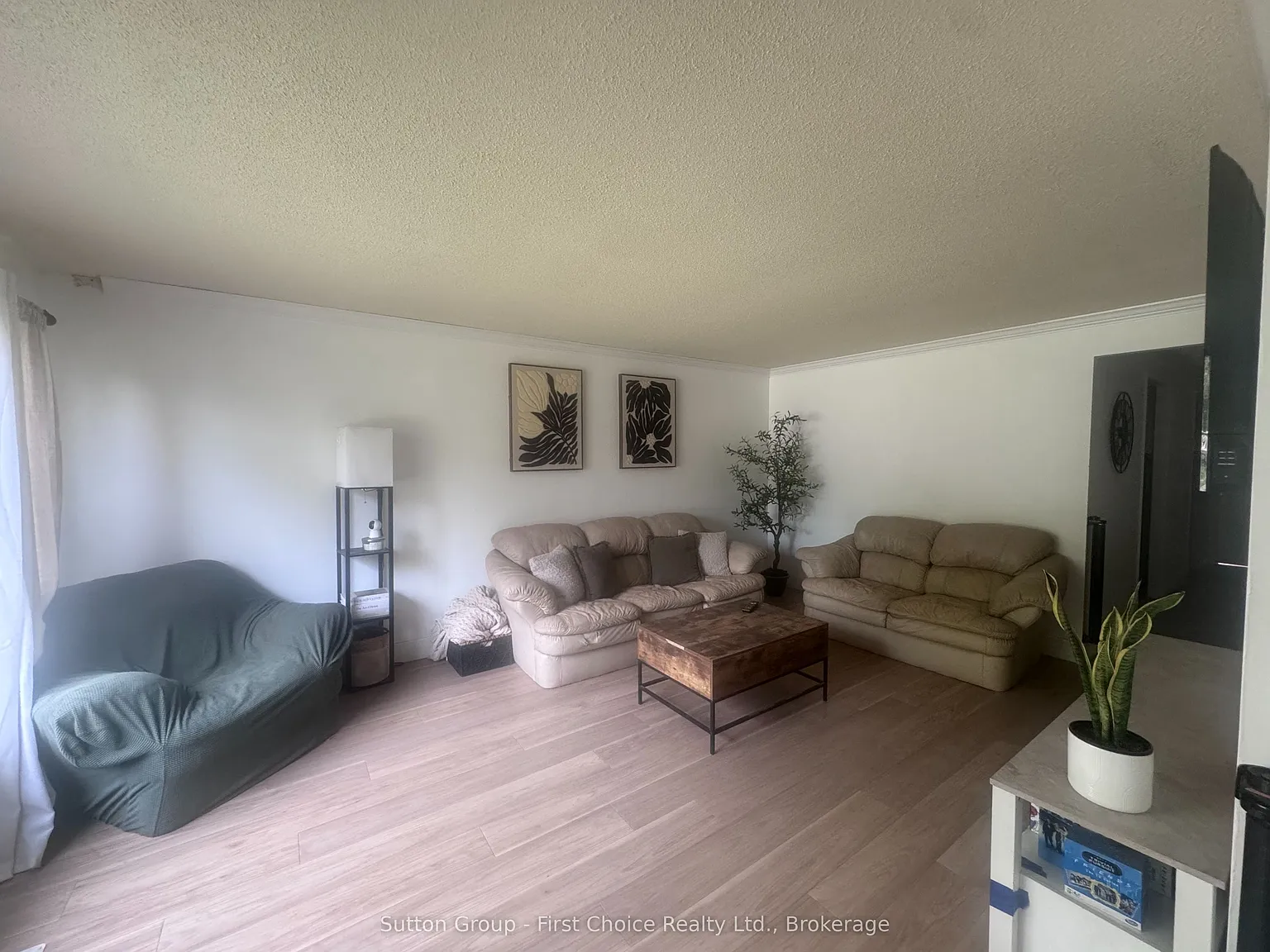 3 bed, $3,200 — Photo 2