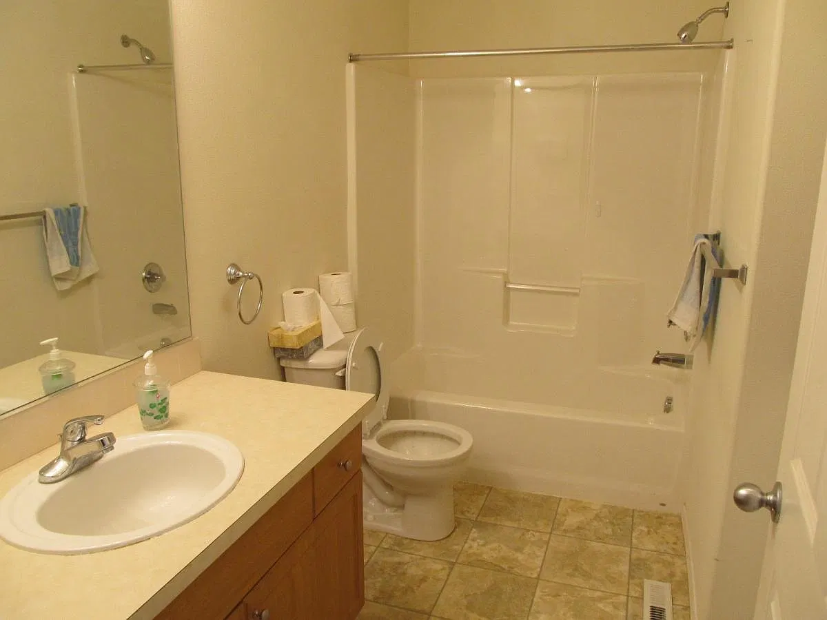 3 bed, 970 sqft, $2,200 — Photo 3