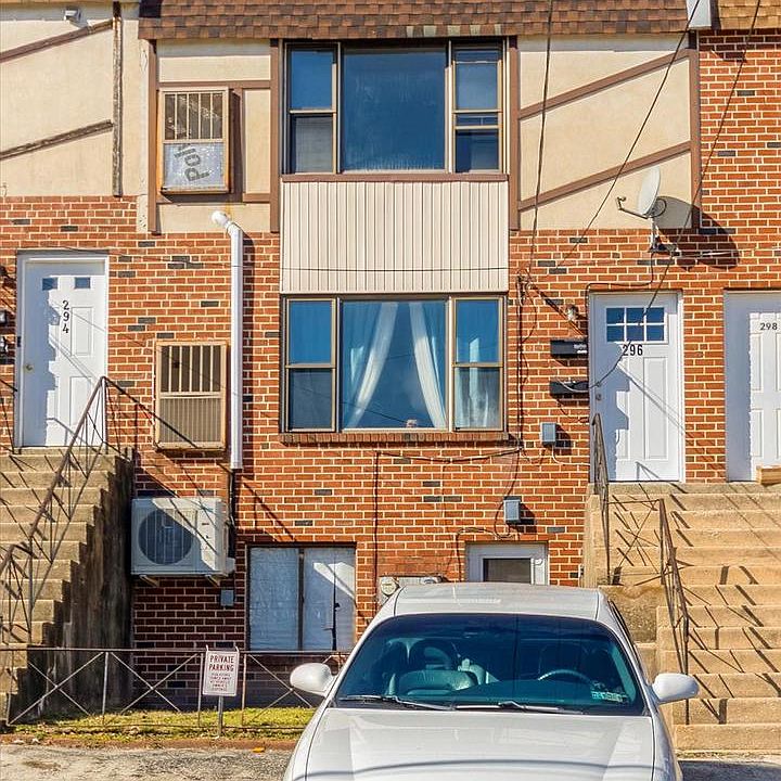 1st image of 296 Greenough St Floor 2