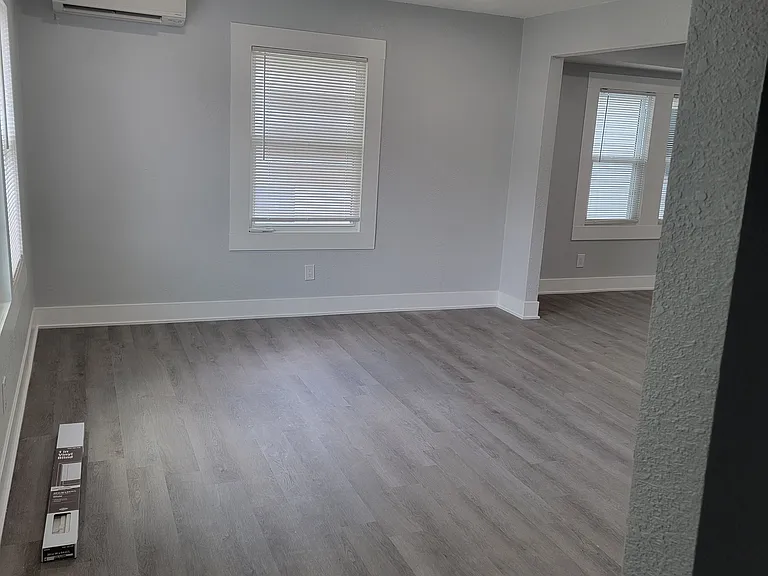 325 Van Brunt Blvd — Photo 4