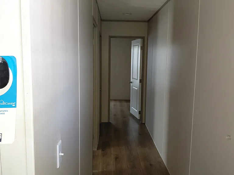 339 Lakeway Dr — Photo 2
