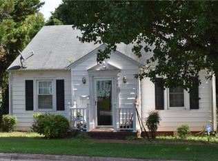 911 Oakley St, Graham, NC 27253