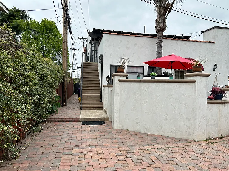 3326 E Vista St — Photo 4