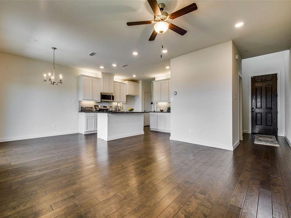 2nd image of 2740 Majesty Dr