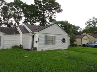 2820 Berry Ave, Groves, TX 77619