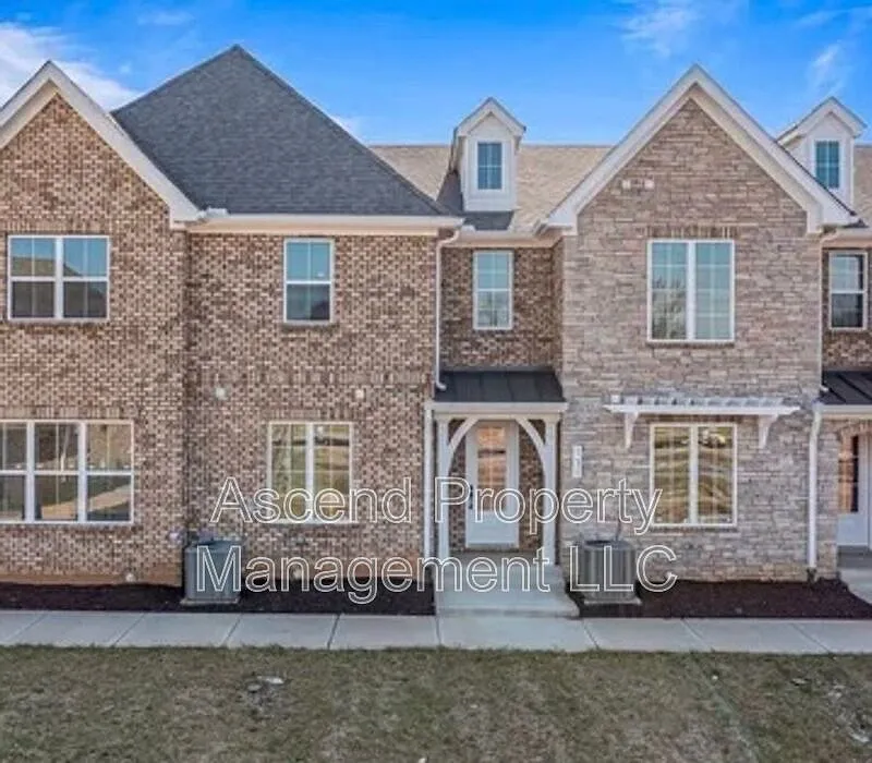 3 bed, 3.0 bath, $2,550 — Photo 1