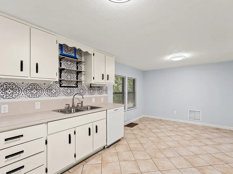 7002 Garden St — Photo 9