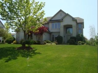 N67W13697 Daylily Dr, Menomonee Falls, WI 53051