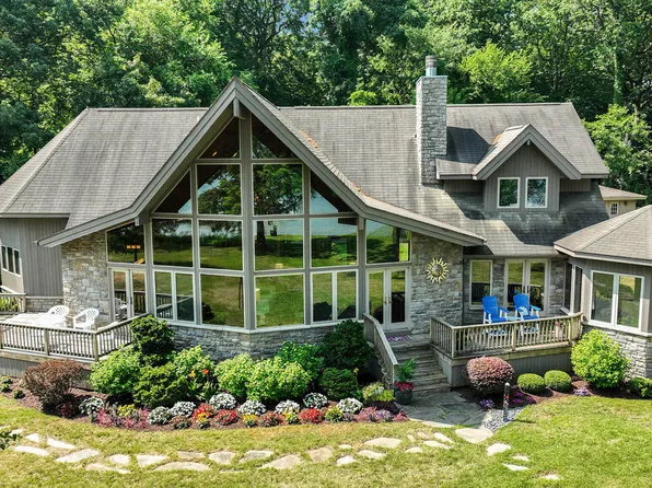 201 Gull Lake Is, Richland, MI 49083