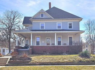 413 4th St NW, Independence, IA 50644