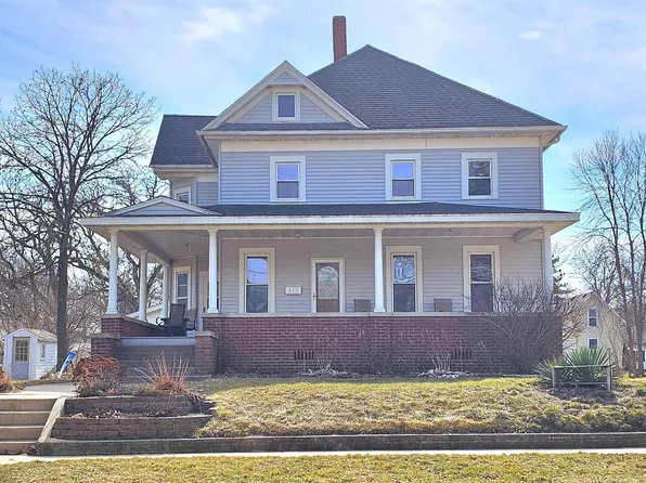 413 4th St NW, Independence, IA 50644