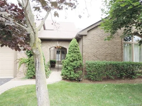 23910 Trailwood Ct #1, Bingham Farms, MI 48025