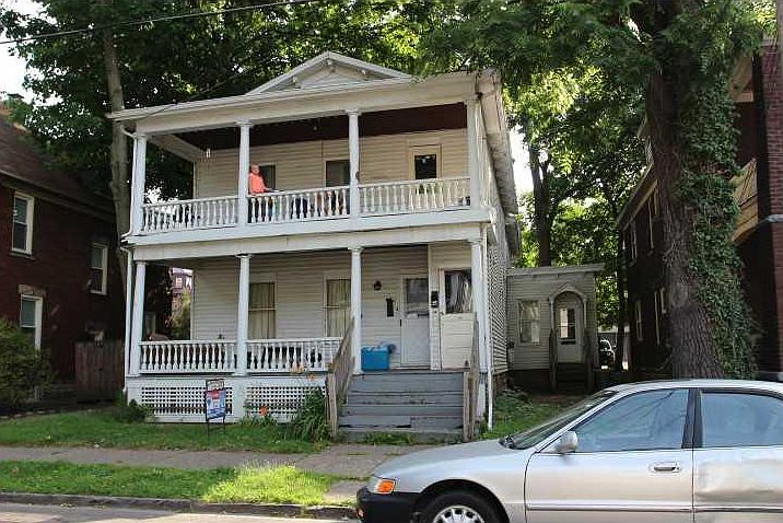 2nd image of 914 Chestnut St