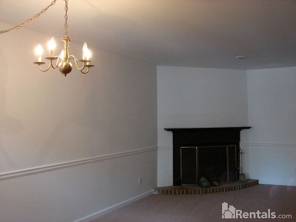 2nd image of 300 Patriot Ln #1C