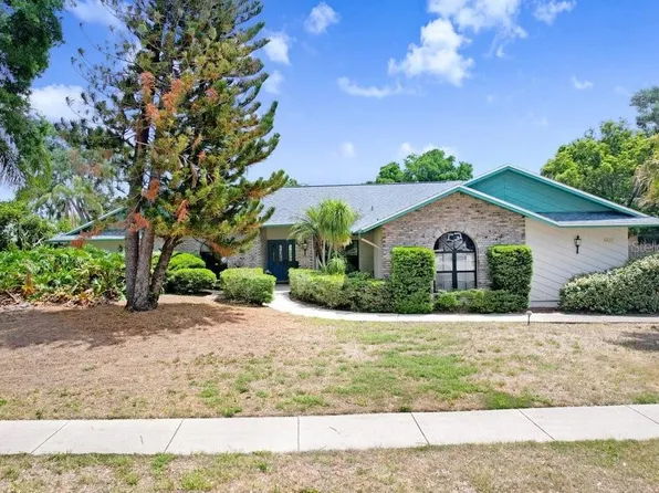 507 Sportsman Park Dr, Seffner, FL 33584