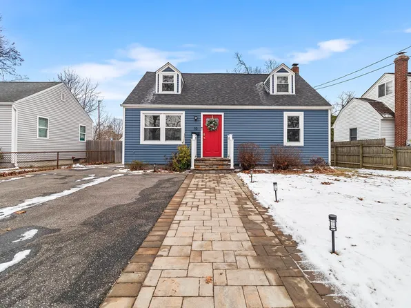 10 Bennett Avenue, Patchogue, NY 11772