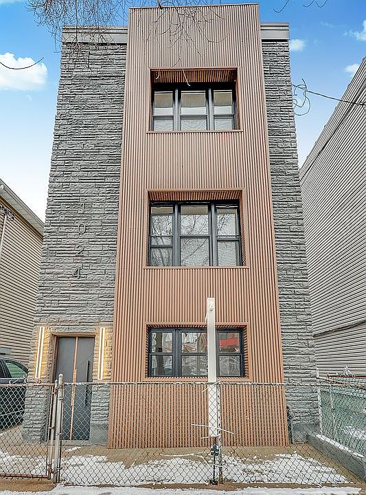 1st image of 1024 E 226th St Floor 1