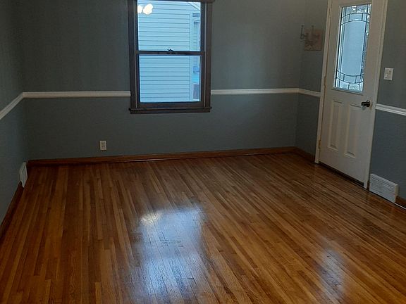 4th image of 230 2nd Ave NE