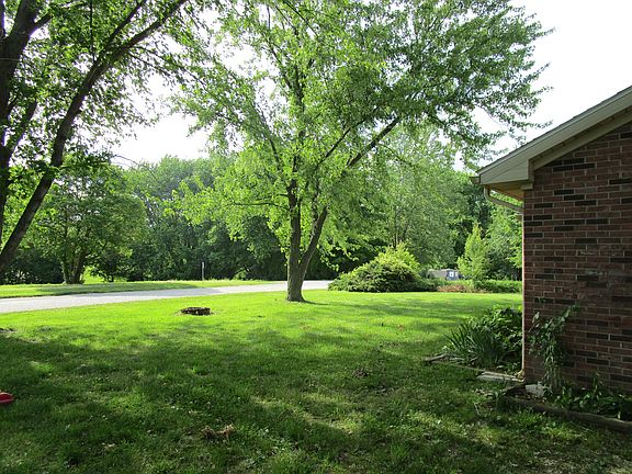 220's front yard.