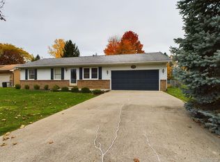727 Lamoreaux Dr, Lapeer, MI