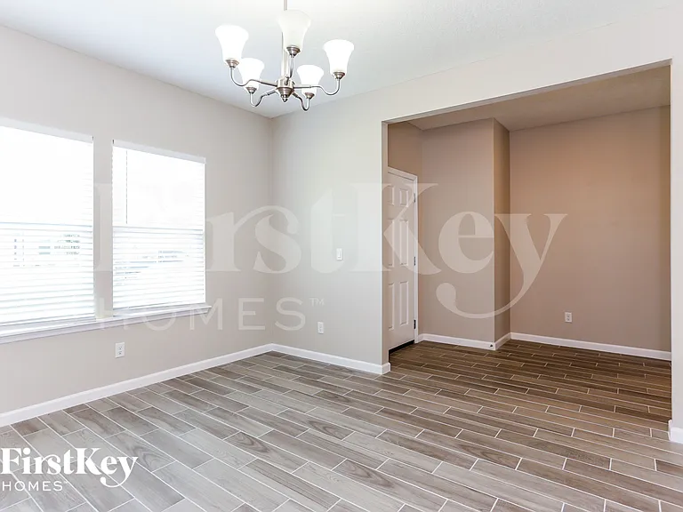 1633 Mathews Manor Dr — Photo 5