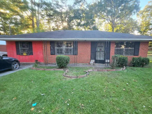 197 Smith St, West Point, MS 39773