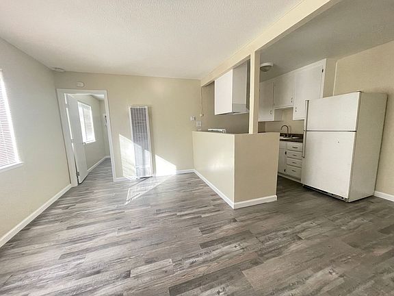 3rd image of 739 Bowles St APT 1