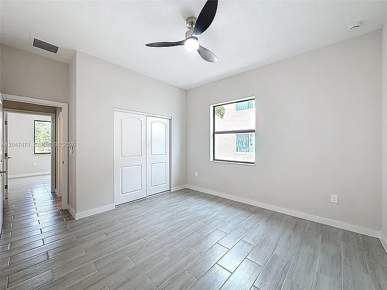 402 NW 41st St #402 — Photo 12