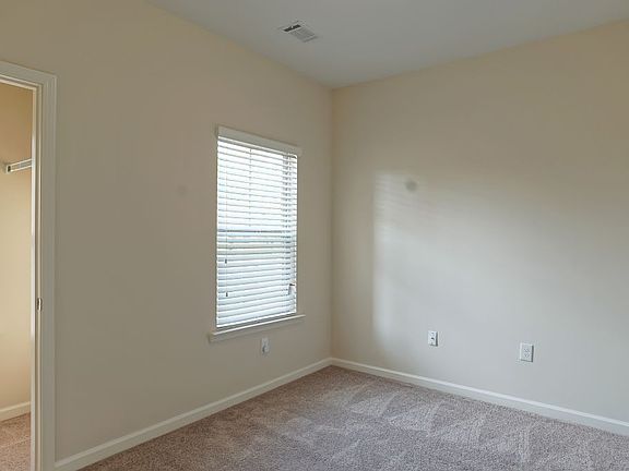 4th image of 902 Rock Hill Pkwy