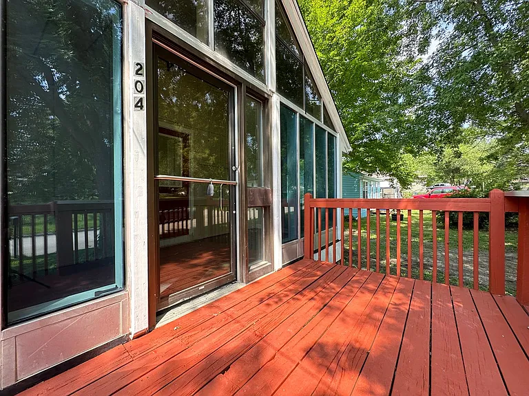 204 E Leland Ave — Photo 2